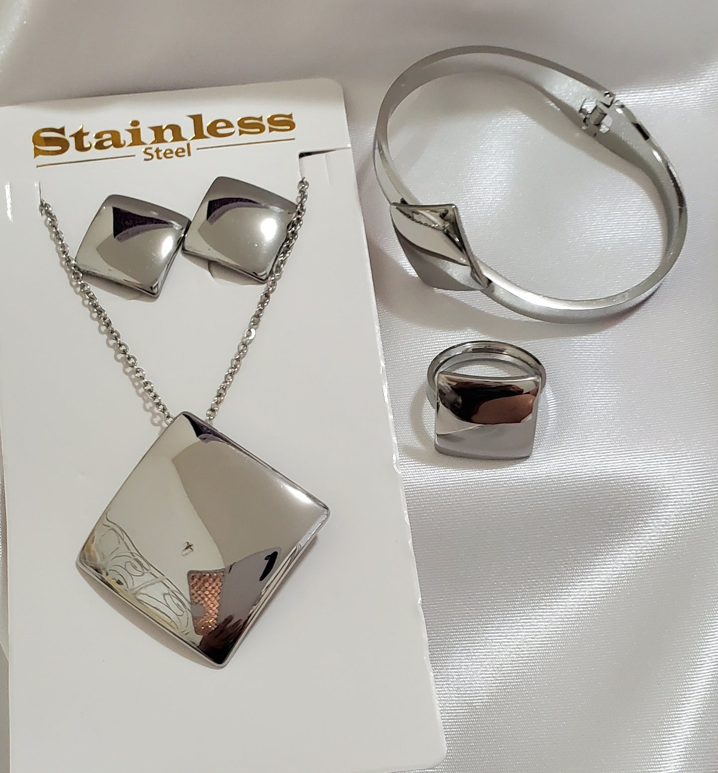 Stainless Steel Silver Tone Necklaces, earrings Jewelry Set
