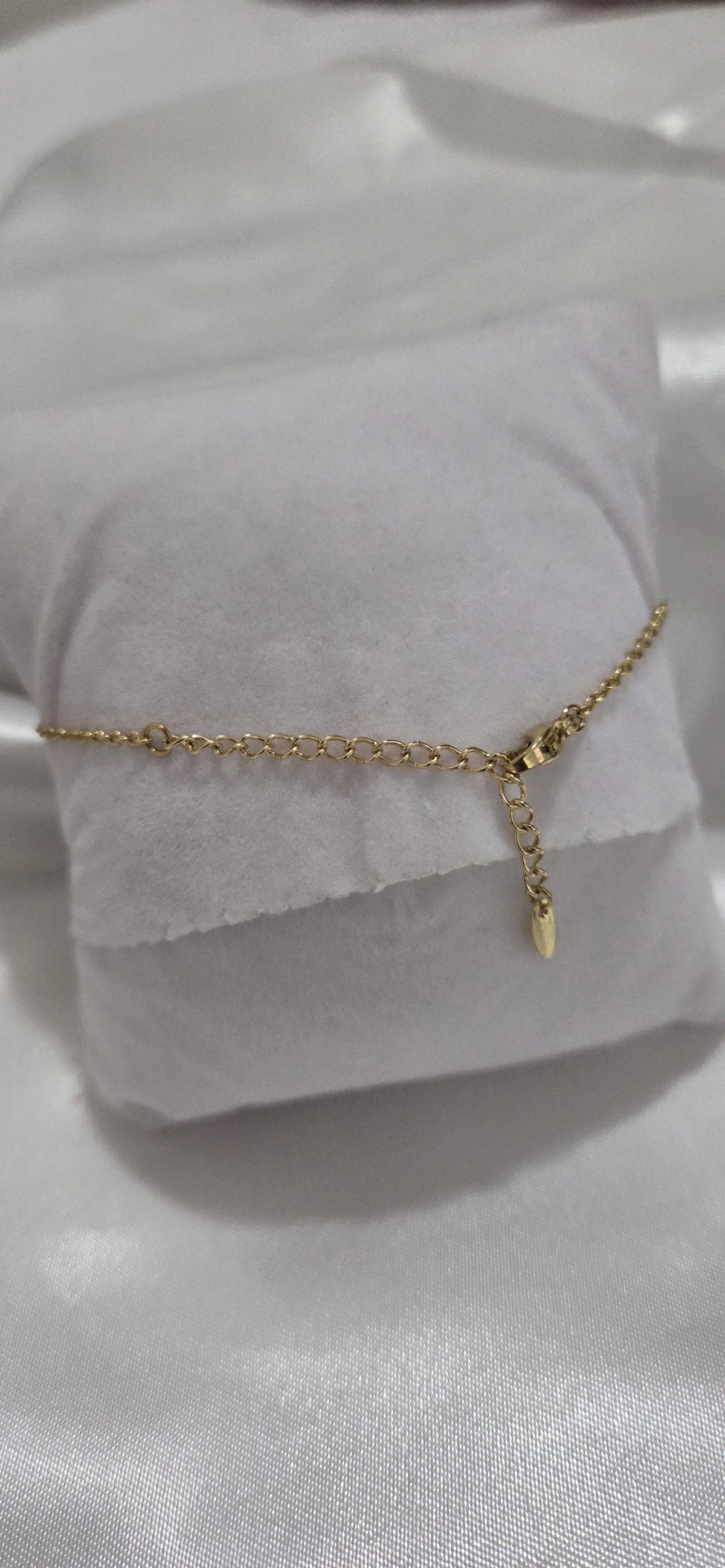 🦋 Pulsera de Mariposa con Detalles Rosados en Oro Laminado