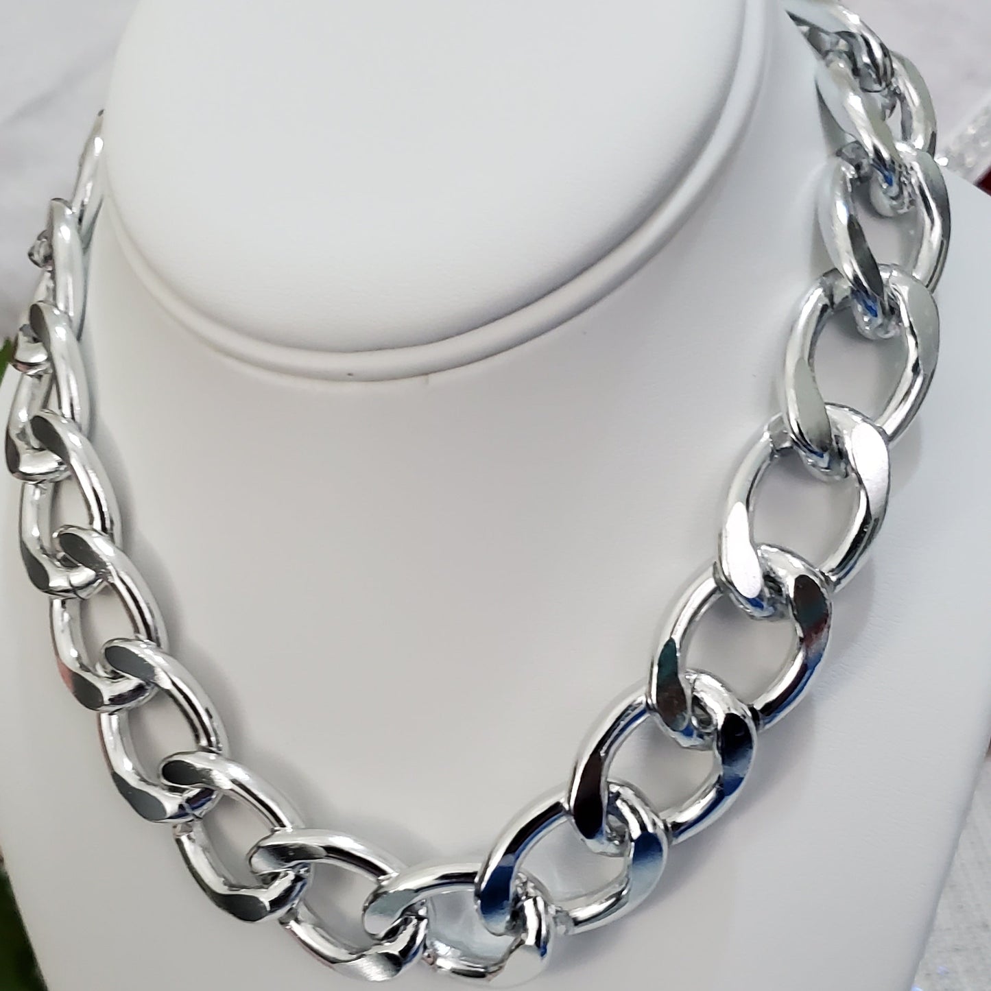 Collar Plateado de Cadena Simple