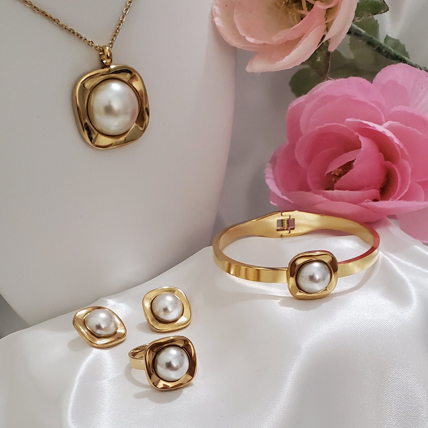 18K Gold Plated Stainless Steel Pearl Jewelry Set – Necklace, Earrings, Bracelet & Ring (4 pcs)