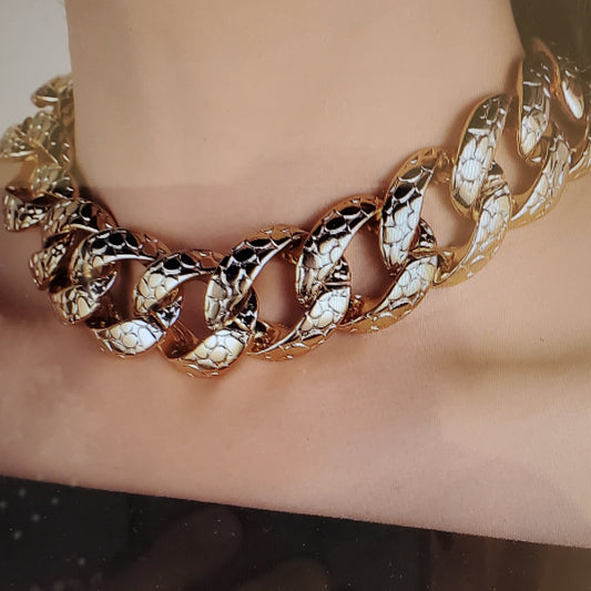 Collar Dorado Metálico