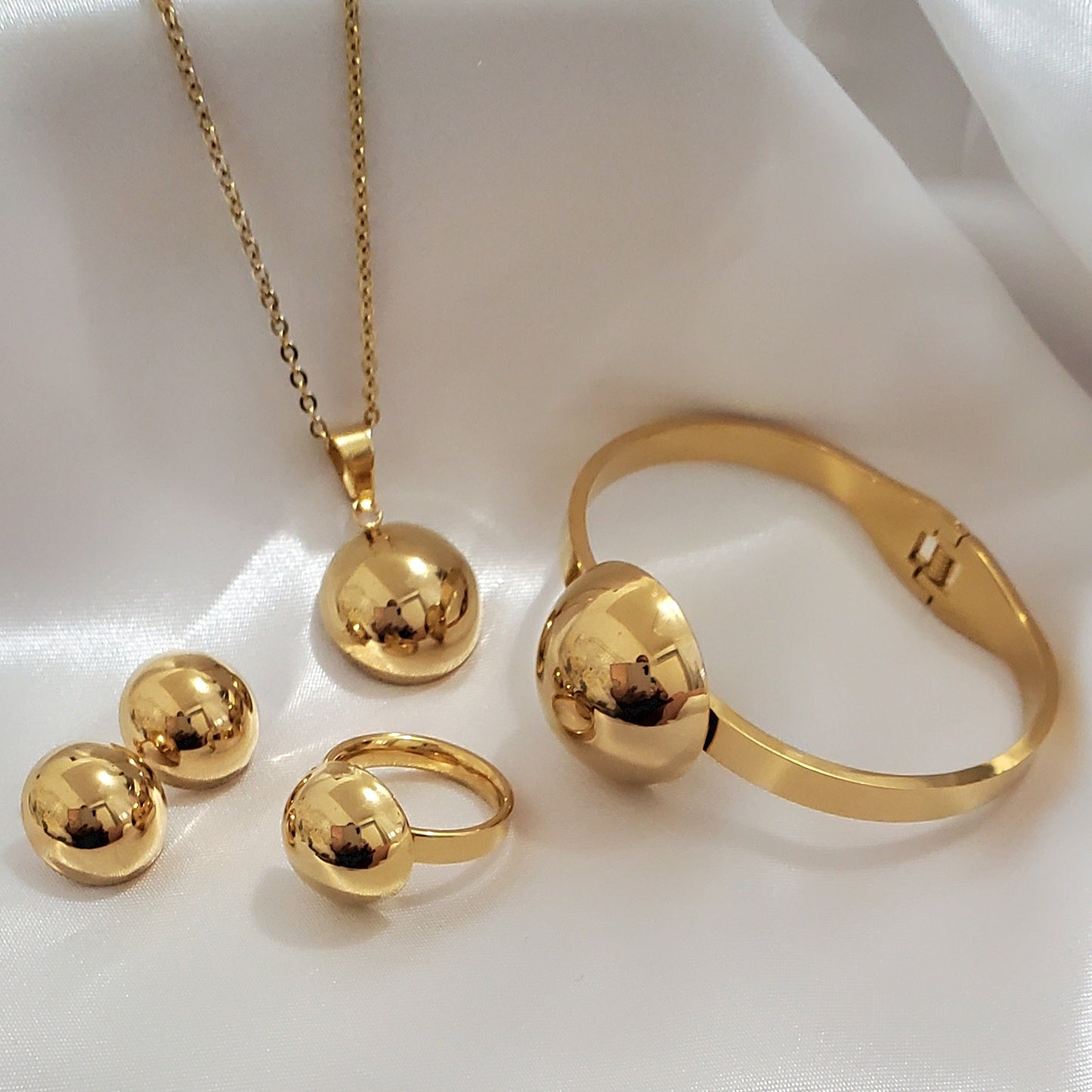18K Gold Plated Stainless Steel Ball Jewelry Set