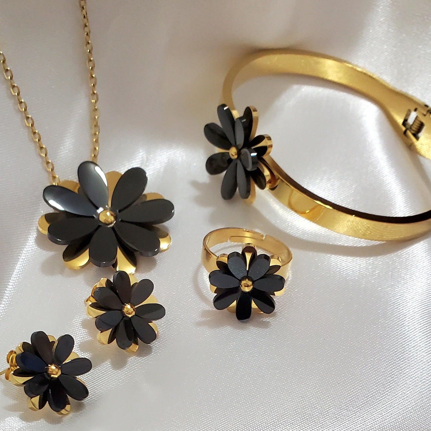 18K Gold Plated Black & Gold Flower 4-Piece Jewelry Set