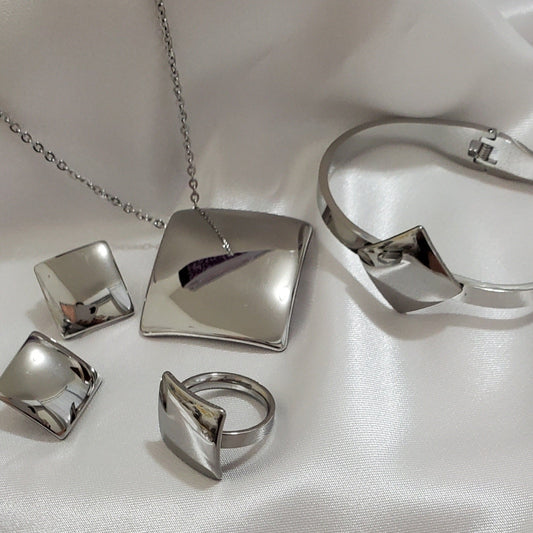 Stainless Steel Silver Tone Necklaces, earrings Jewelry Set