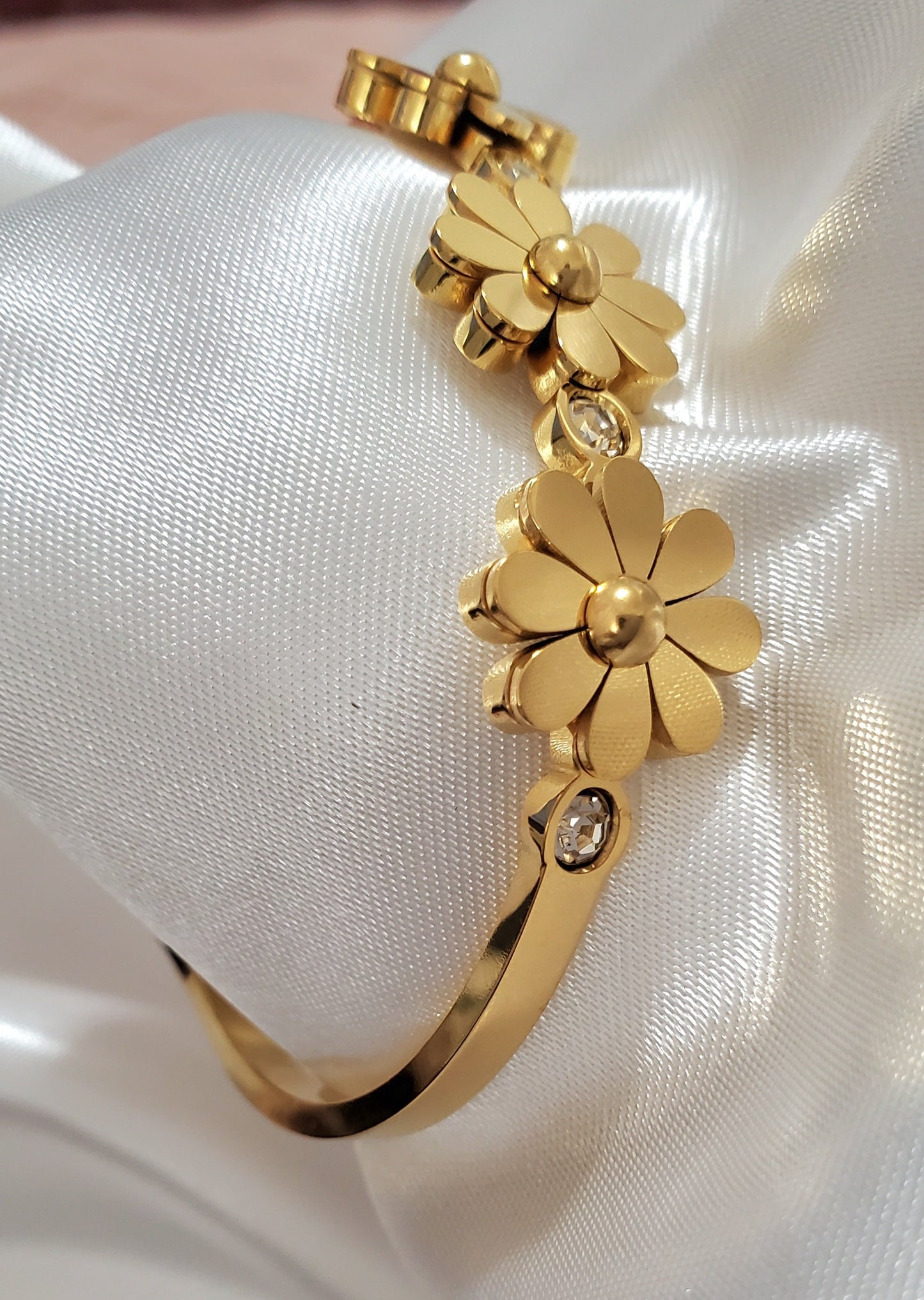 18K Gold Plated Stainless Steel Daisy Cubic Zirconia Bangle Bracelet