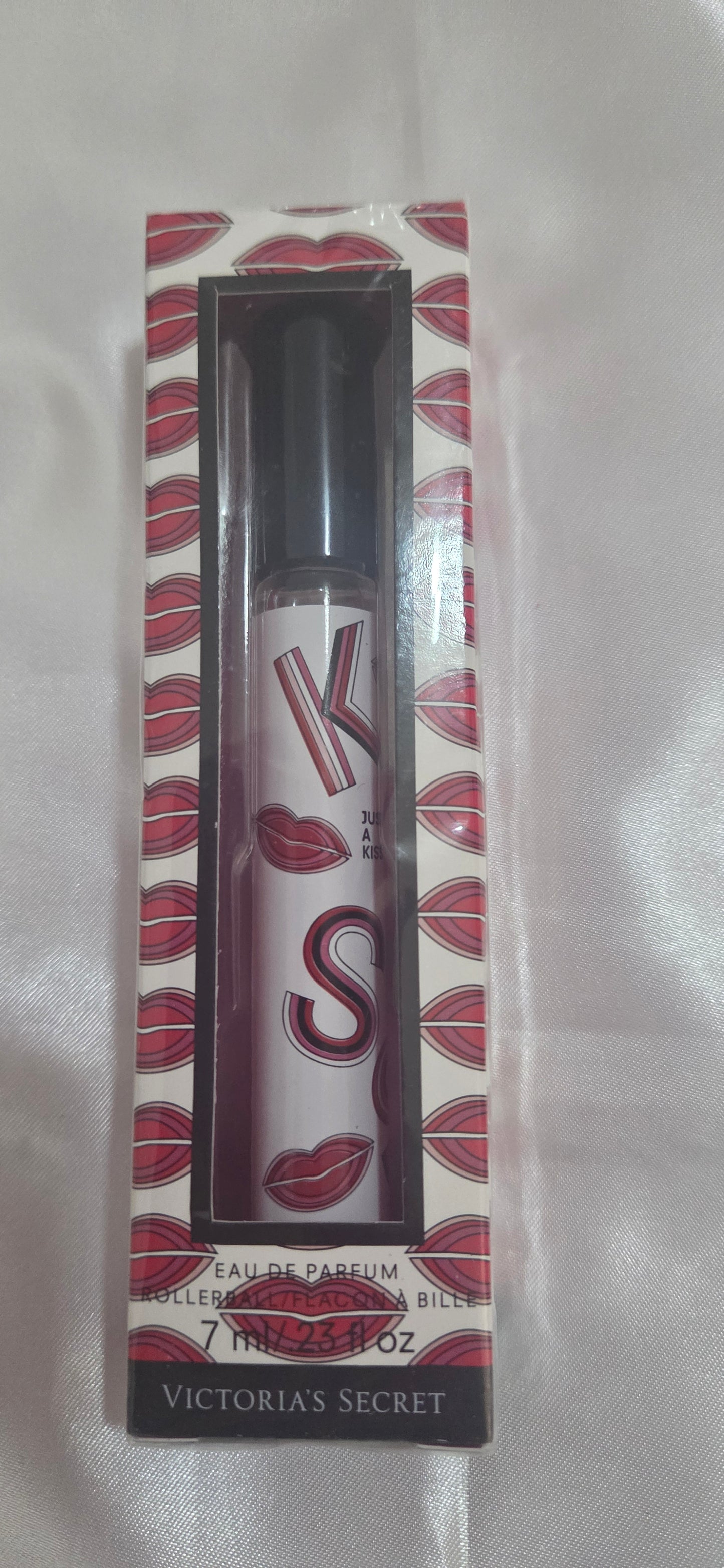 Victoria's Secret Eau de Parfum Rollerball JUST A KISS .23 fl oz