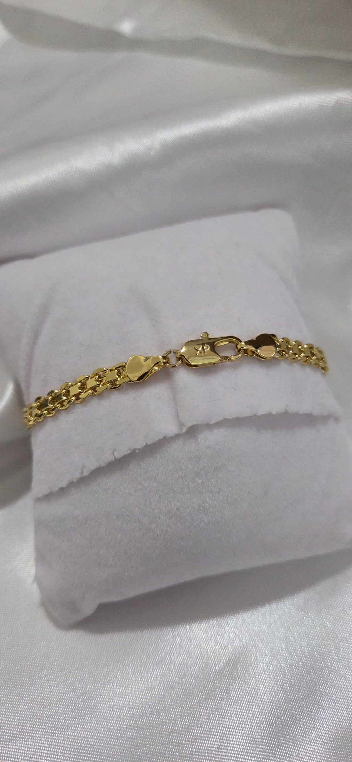 Pulsera de Eslabones Entrelazados en Oro Laminado