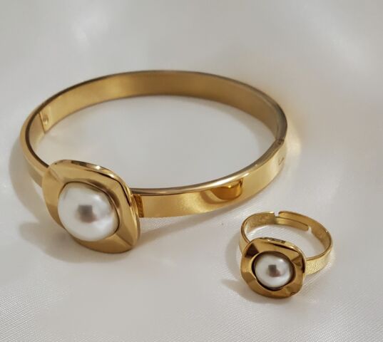 18K Gold Plated Stainless Steel Pearl Jewelry Set – Necklace, Earrings, Bracelet & Ring (4 pcs)