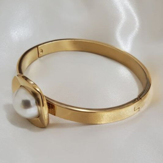 18K Gold Plated Stainless Steel Faux Pearl Bangle Bracelet