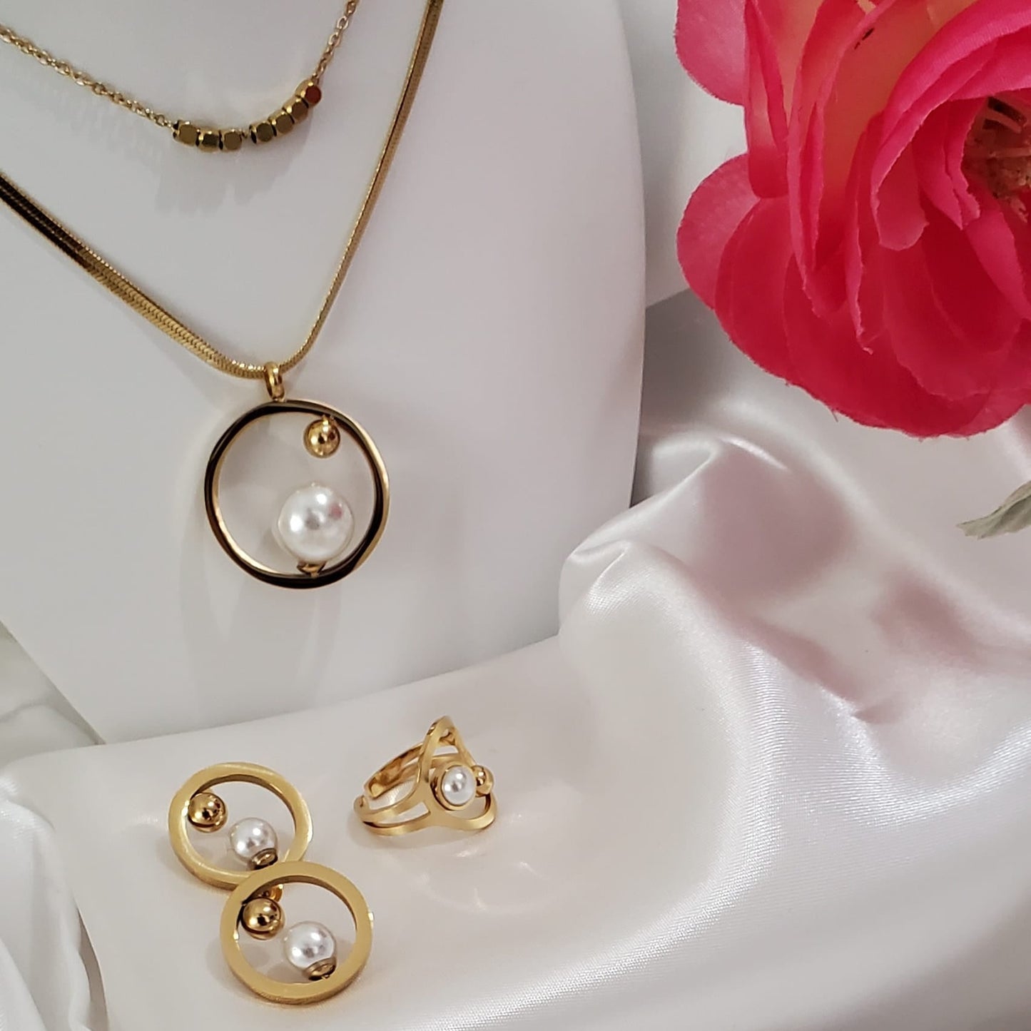Black & White Pearl Circle Necklace Set | 3pcs 18K Gold Plated Stainless Steel | Necklace, Earrings & Ring