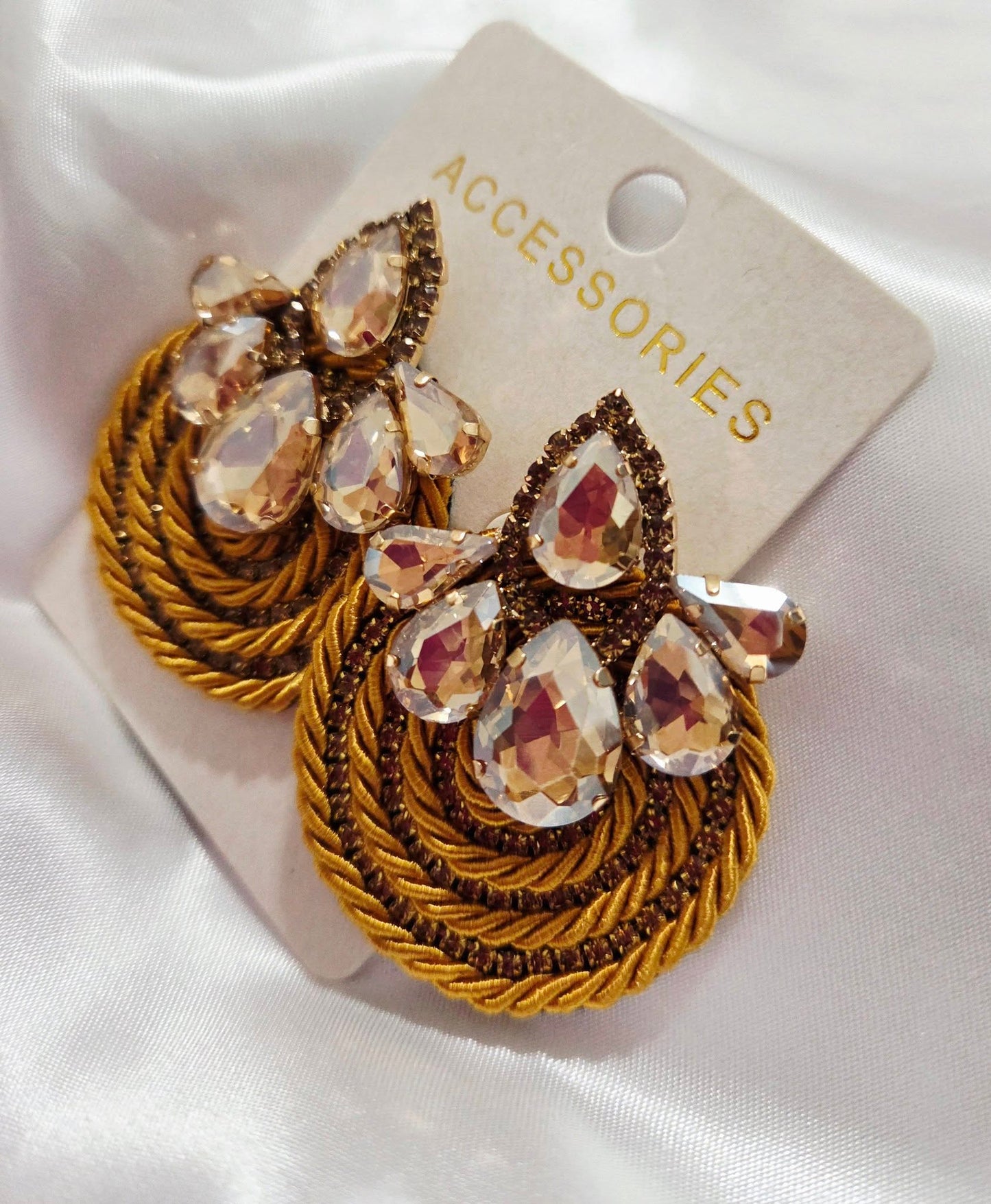 Aretes  con Crystal 6pcs Mixtas