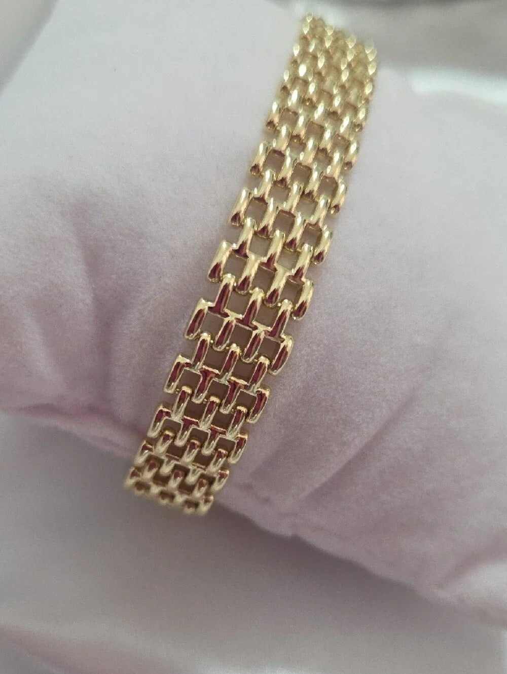 Pulsera Ancha de Eslabones Entrelazados en Oro Laminado