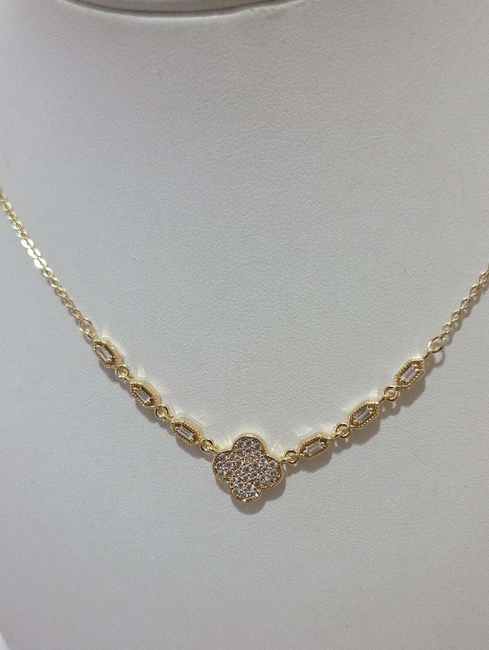 Laminated 14K Gold Clover Pendant Necklace
